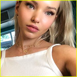 Dove Cameron defends her braless selfies: This is being a role。